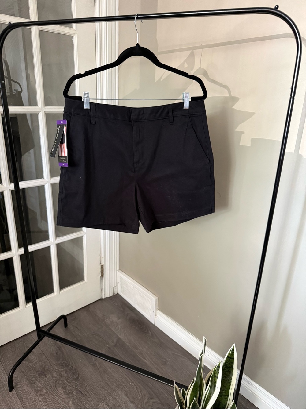 NWT Banana Republic Black Chino Shorts (14)